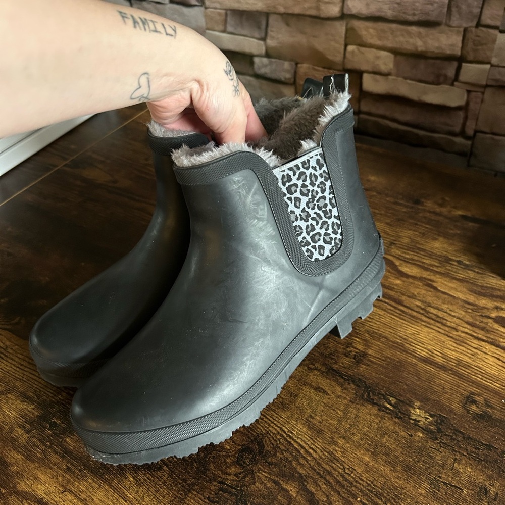 Serra Fleece Lined Rain Boots Women’s Size 7